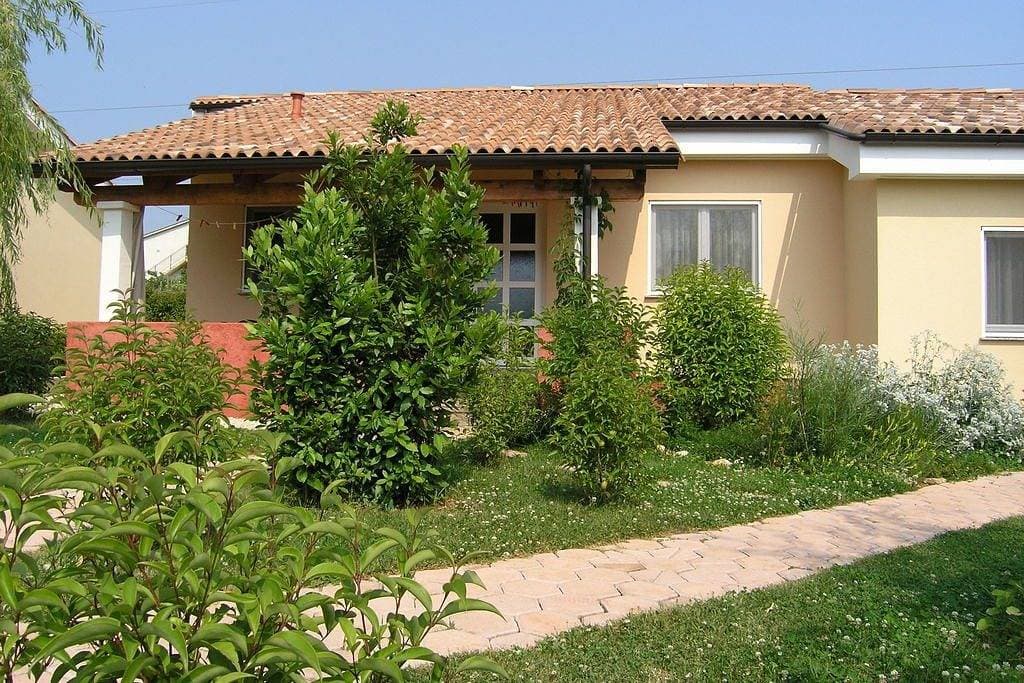 Foto 3 von 46: Ferienhaus in Poreč mit Terrasse, Klimaanlage, W-Lan, Spülmaschine (4400-5)