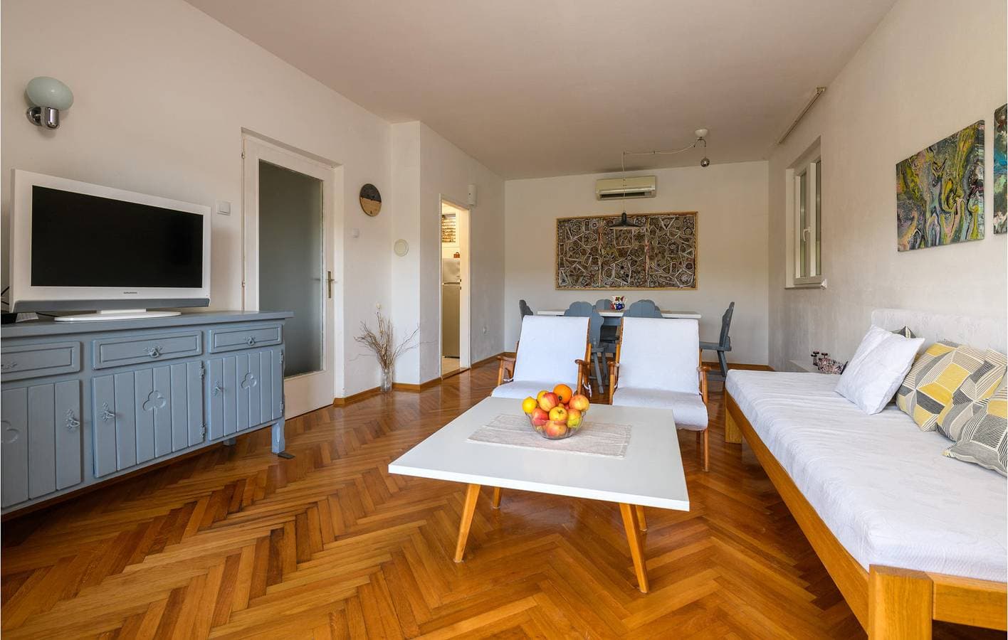 Foto 10 von 29: Gemütlich, 2 km vom Strand entfernt: 1-Zimmer-Wohnung mit WLAN, Klimaanlage und Terrasse