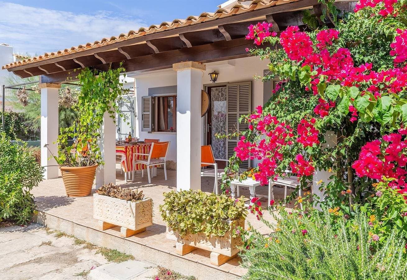 Cottage 50m From the Beach 1