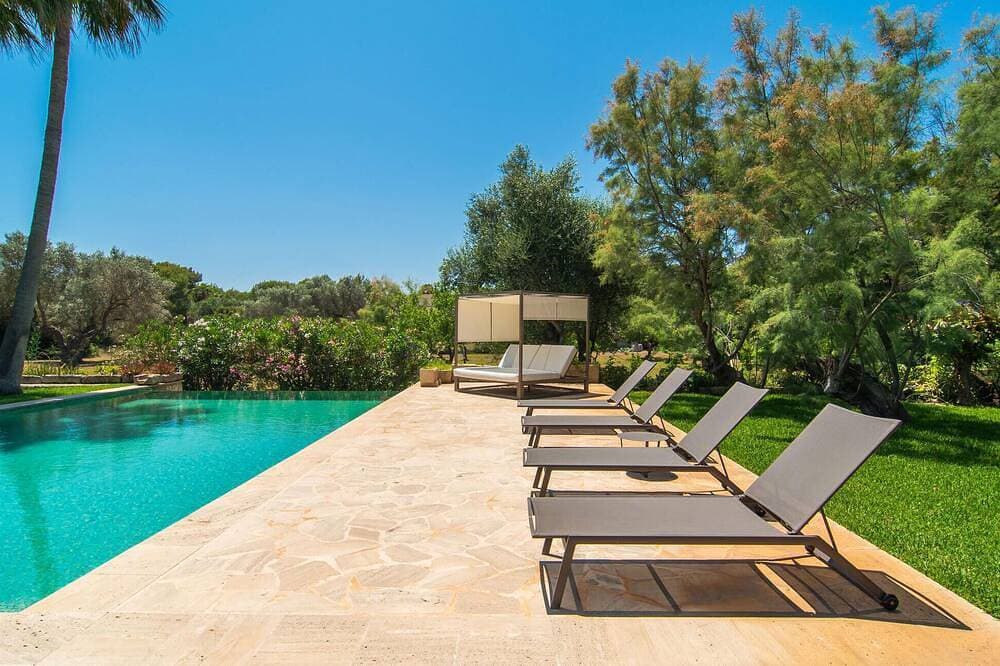 Foto 13 von 30: Wunderschönes Haus in Port Verd mit privatem Swimmingpool, der sowohl drinnen.