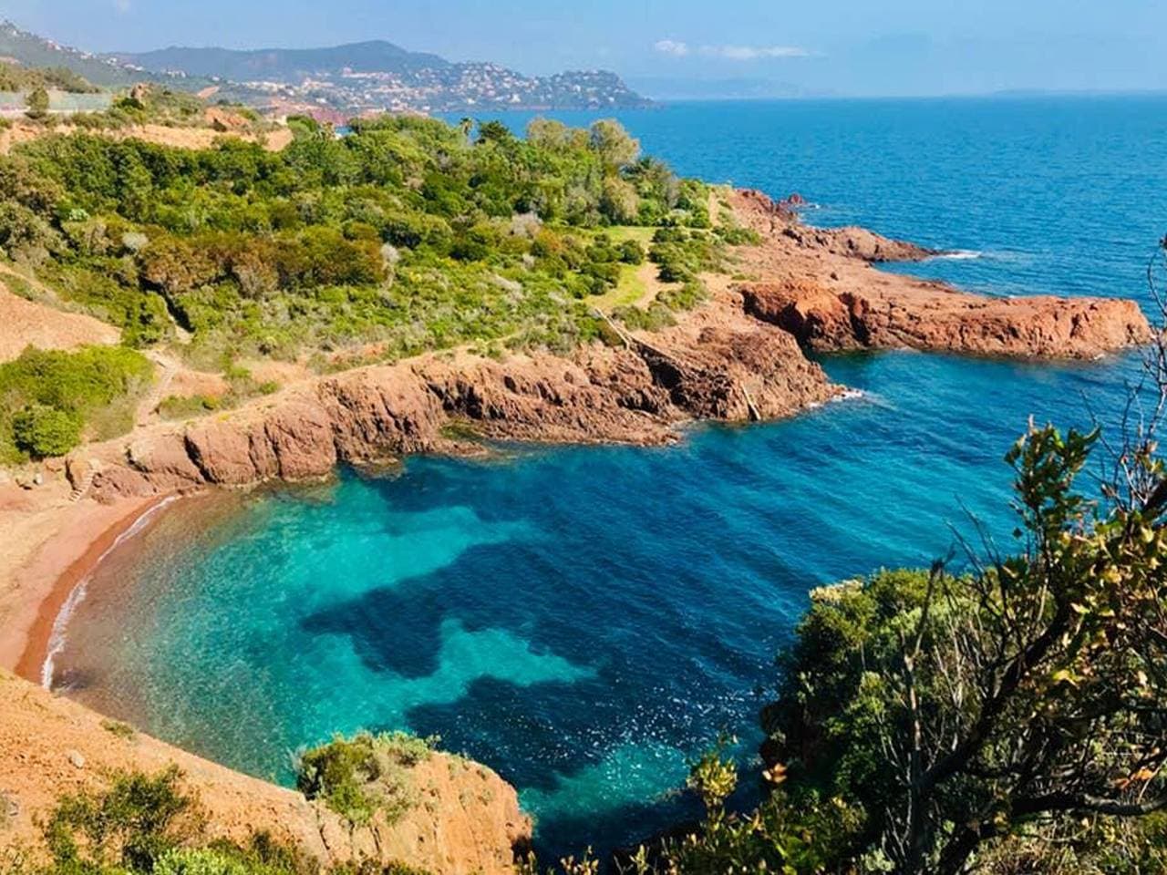 Foto 10 von 12: Au Coeur de Saint-Raphaël: Studio pour 3, Climatisé, Balcon à 50m de la Plage, WiFi, Parking Dispo