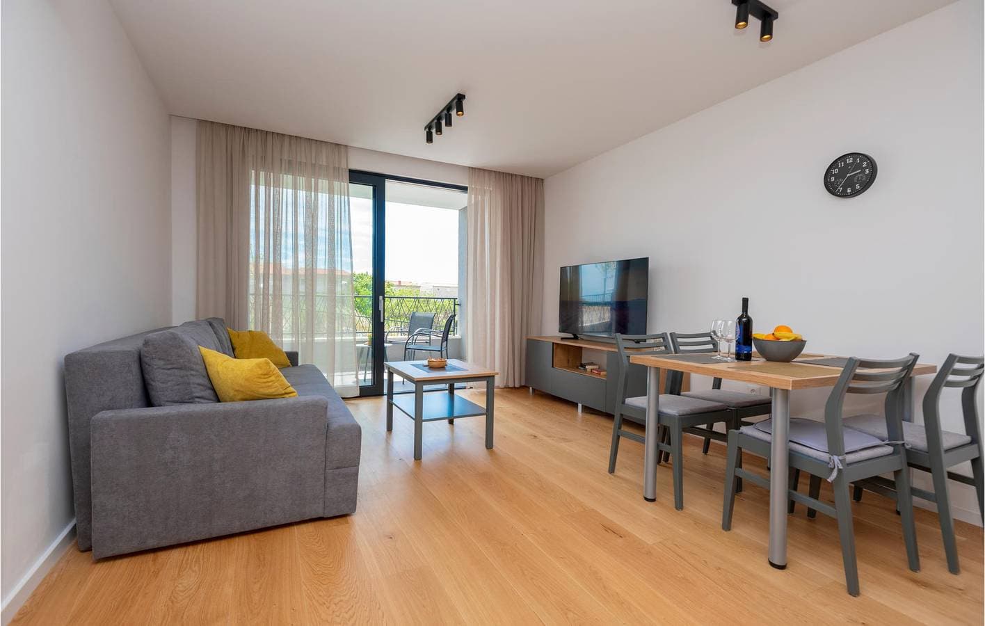 Foto 3 von 19: Gemütliche Ferienwohnung mit Terrasse, in der Nähe von Makarska und dem Strand