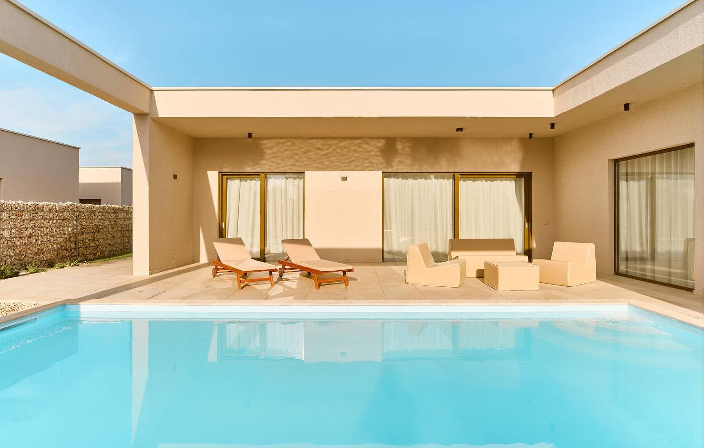 Foto 10 von 33: Geräumige 2-Zimmer-Wohnung mit Pool, WLAN und 2 km Entfernung zum Strand