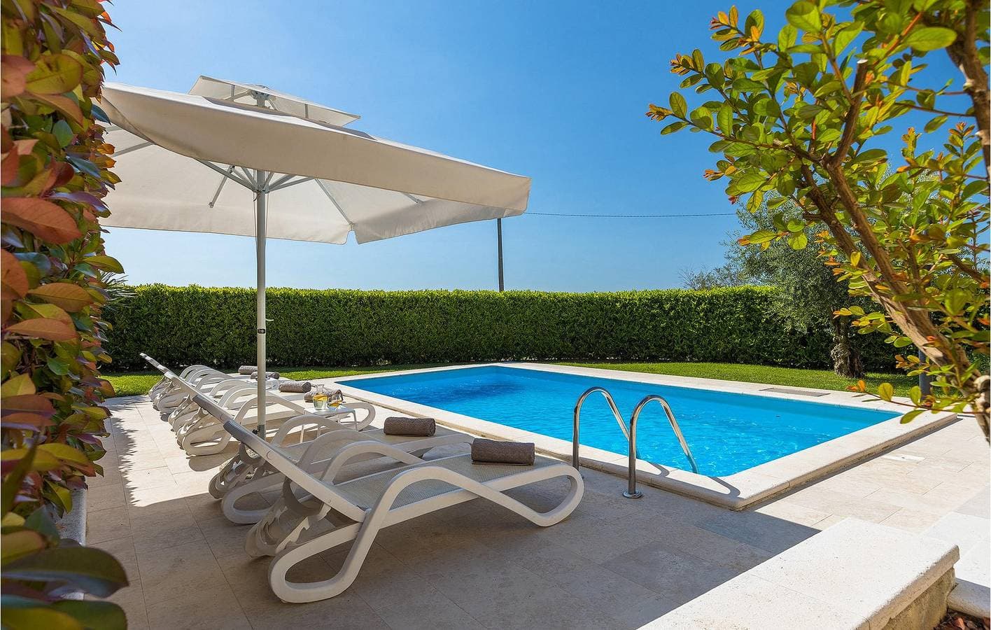 Foto 12 von 58: Gemütlich, nur 2 km von der Küste entfernt: Pool, Klimaanlage, WLAN, Waschmaschine und Parkplatz – der perfekte Urlaubsort!