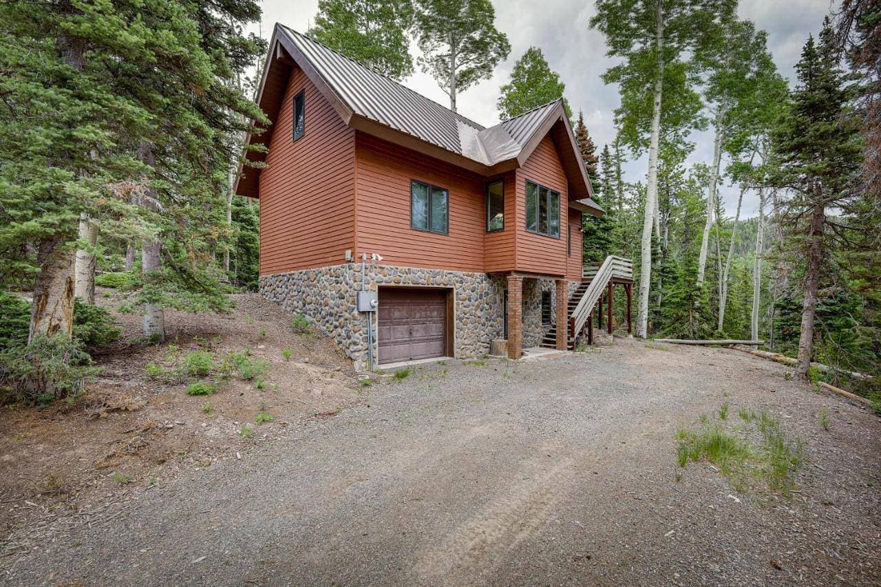 Cozy Cabin with Deck and Fireplace in Beaver! 1