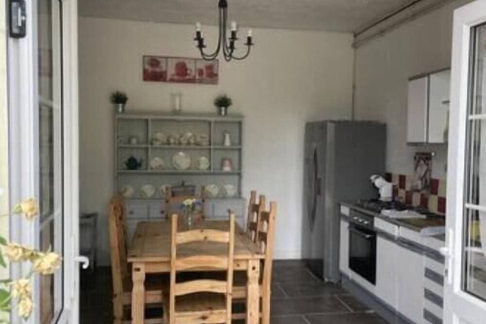 Foto 6 von 9: 5 Bedroom Gite, Family Friendly, pet Friendly Relaxing Stay.