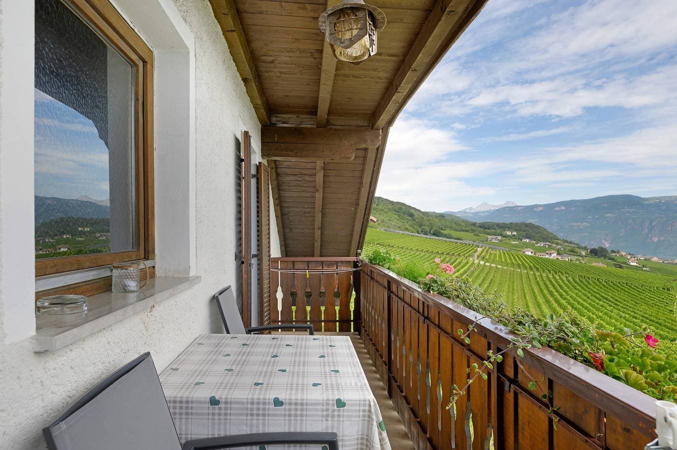 Foto 7 von 44: Ferienwohnung 'Harmony Apt 2' mit Bergblick, Gemeinschaftsgarten und WLAN