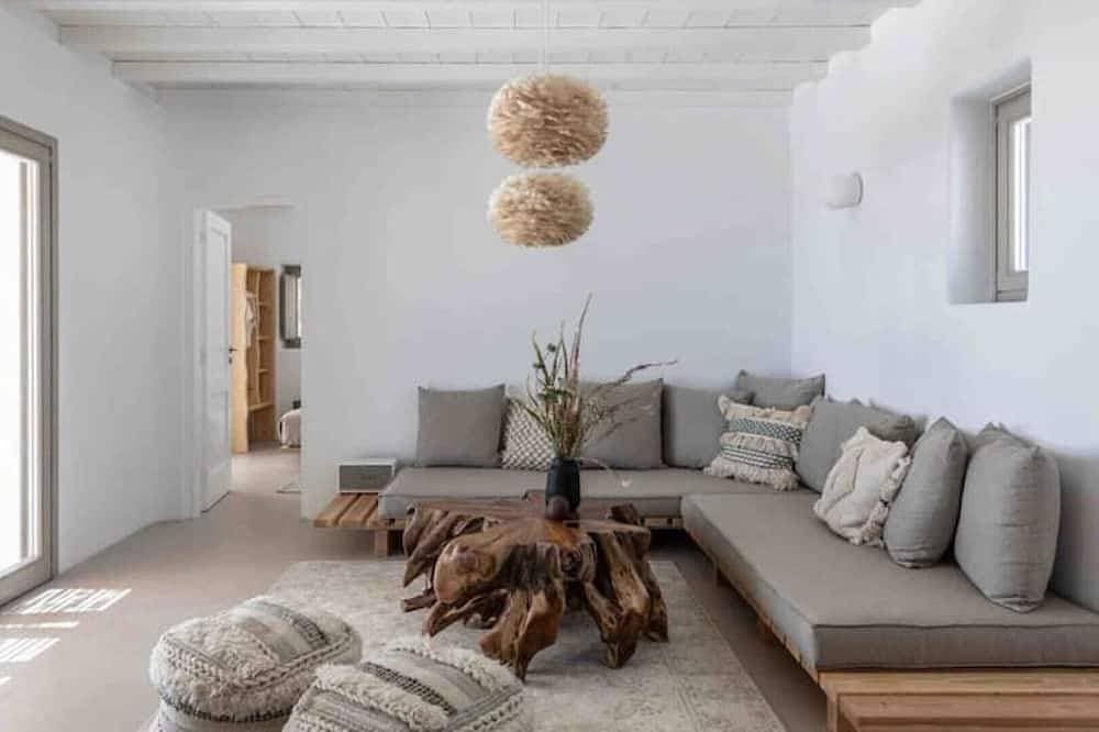 Foto 9 von 30: Cozy Mykonos villa with heated pool and jacuzzi!