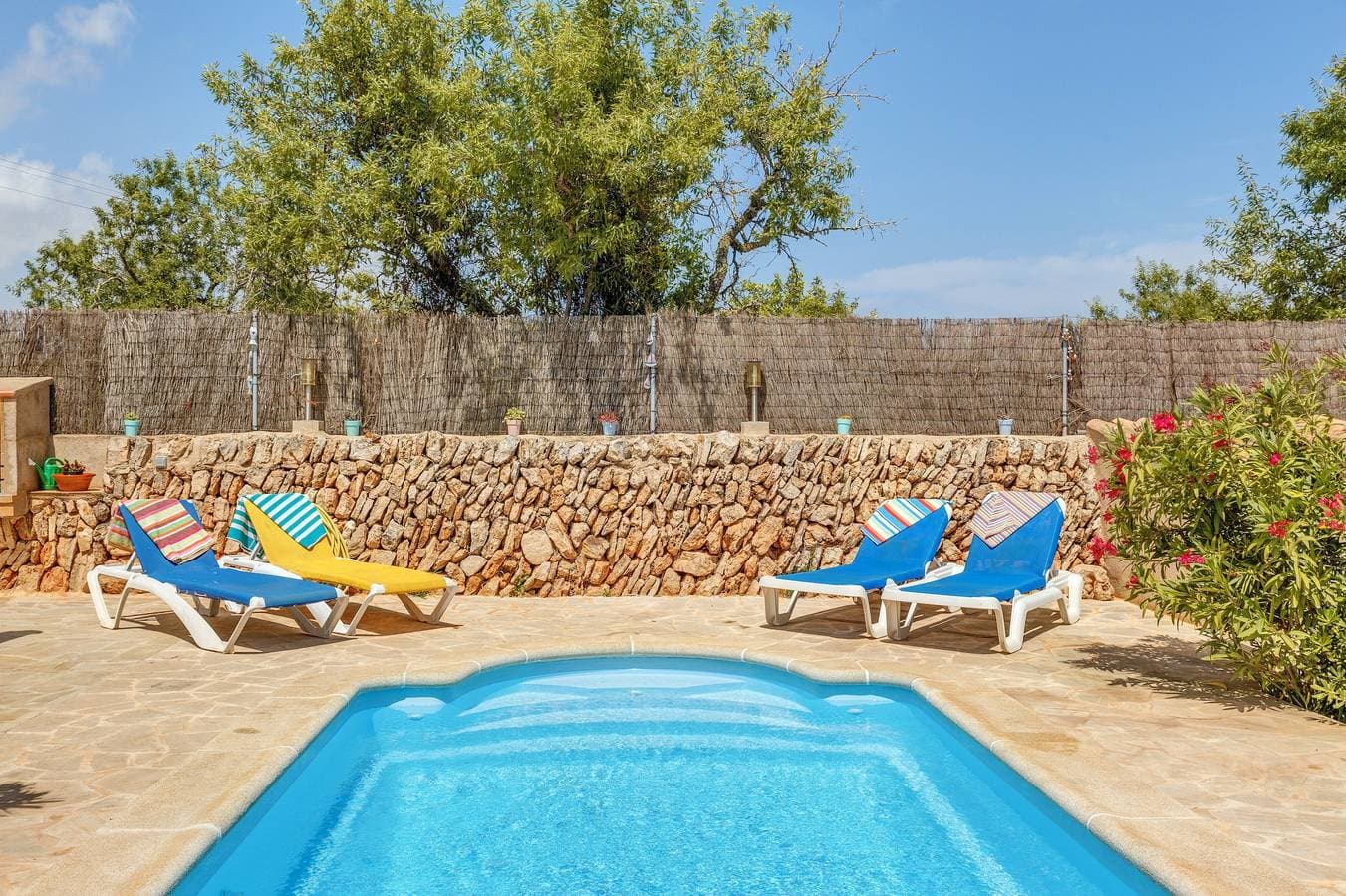 Foto 3 von 27: Finca "Sa Barraca d'en Camine" mit Pool in der Natur
