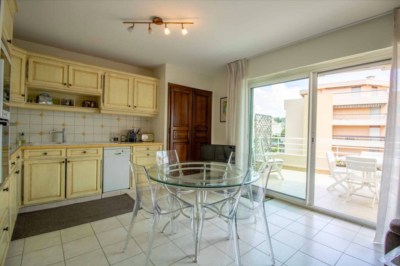 Foto 2 von 12: Ferienwohnung für 3 Personen mit Terrasse