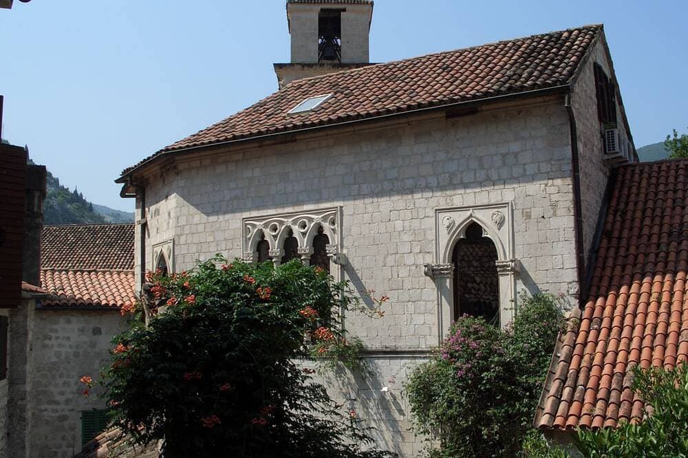 Foto 8 von 24: Charakter gut ausgestattet (rechts) Studio-Apartment im historischen Zentrum von Kotor