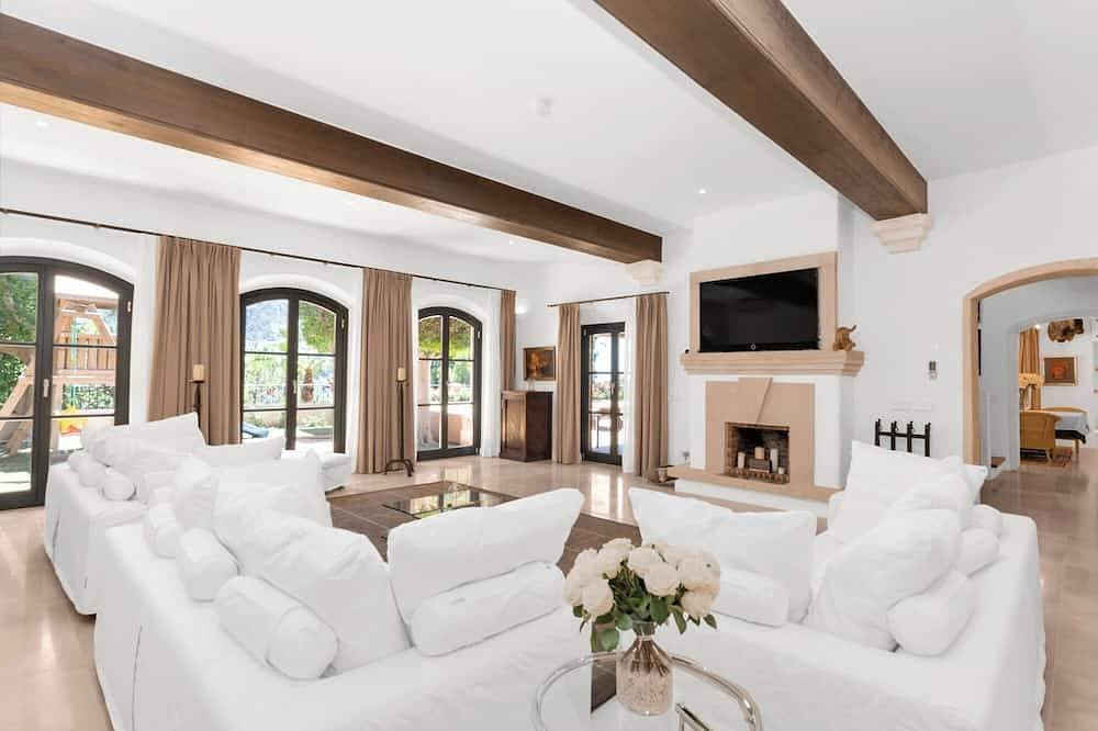 Foto 13 von 30: Luxurious villa with amazing sea view and mesmerizing sunsets in Cala Llamp