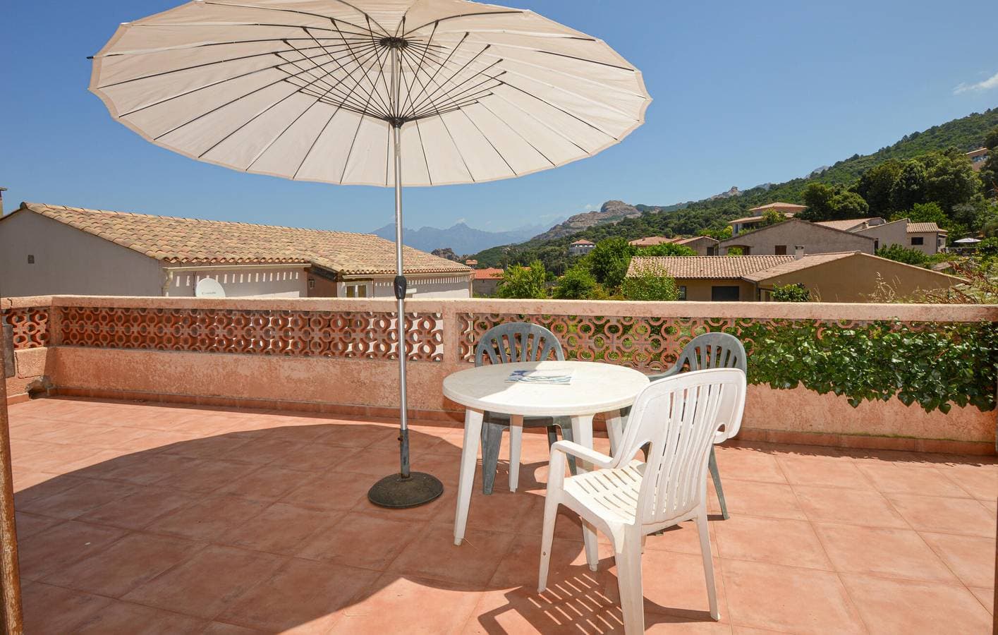 Foto 6 von 17: Appartement am Meer mit Terrasse, Parkplatz und Angeln - 2 km zum Strand von Ficajola