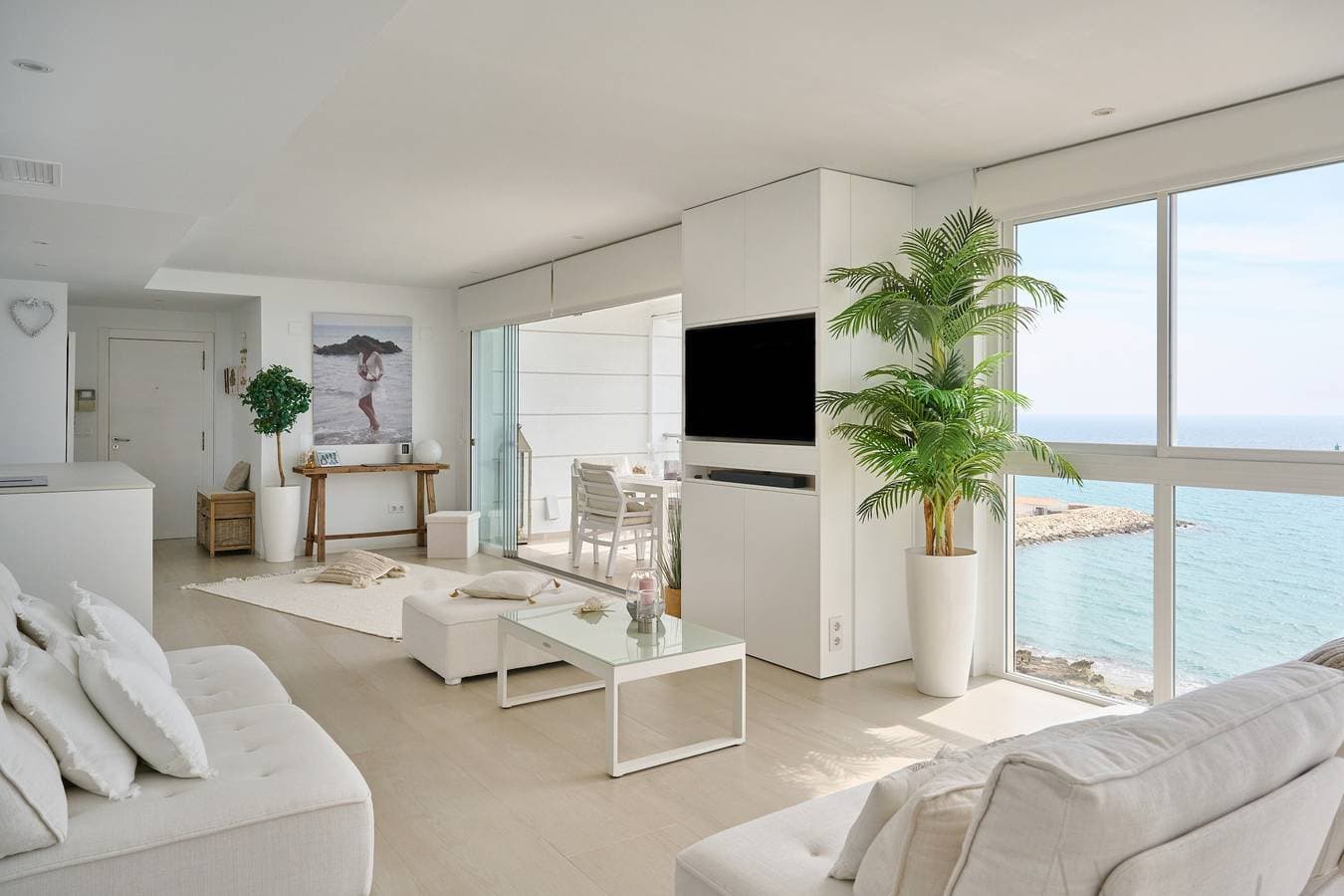 Luxury Apartment on the Beach 1