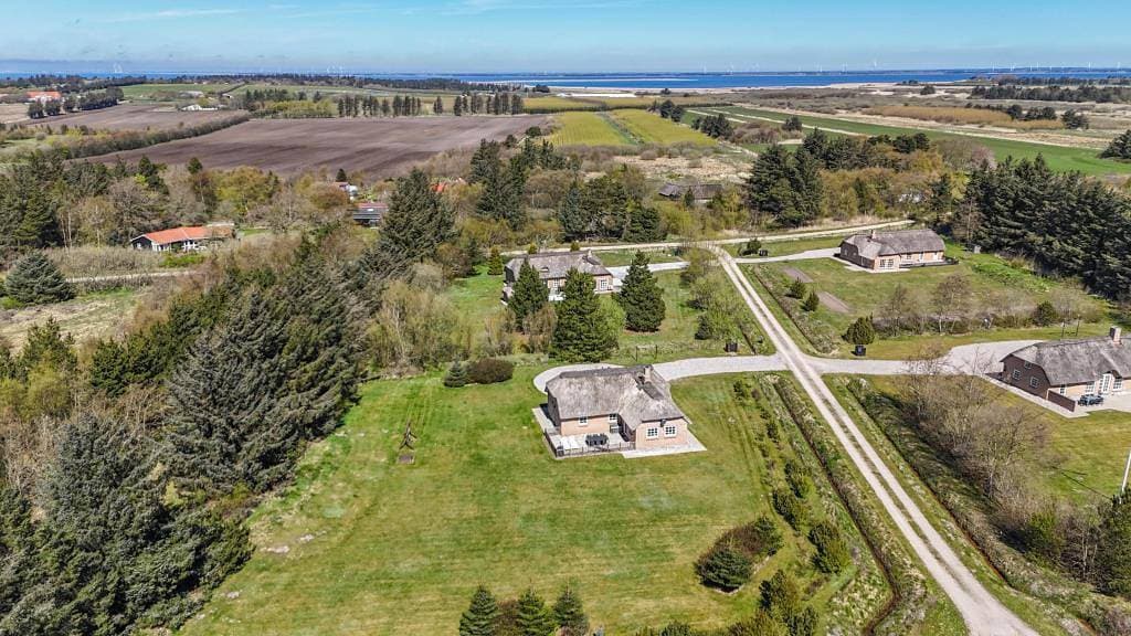 Foto 2 von 22: Skandinavisch eingerichtetes Ferienhaus mit Wellnessbad – 2 Hunde erlaubt