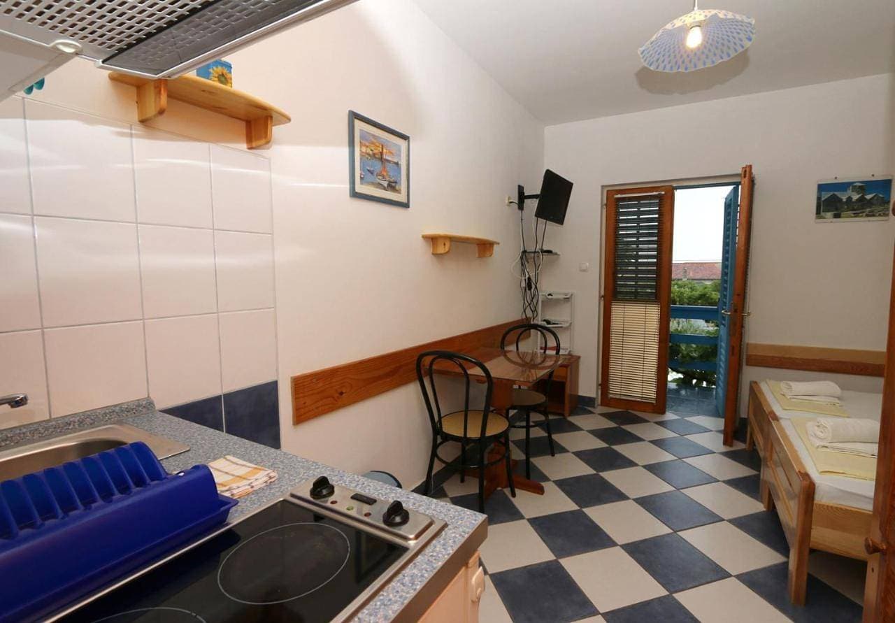 Foto 5 von 47: Studioapartment in Sućuraj mit Meerblick, Balkon, Klimaanlage, W-Lan (3560-3)