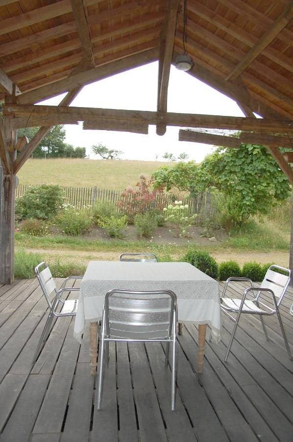 Clos de l'Arthonnet- Chambres d'hôtes avec cuisine d'été, proche Limoges 1