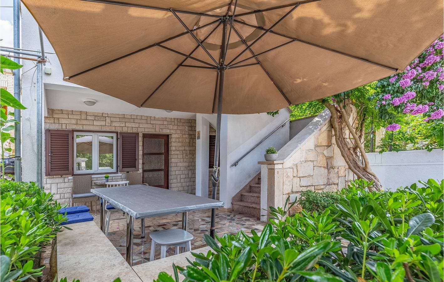 Foto 5 von 24: Gemütliche Ferienwohnung mit Terrasse, WLAN, Parkplatz, 1 km vom Strand Bijela entfernt
