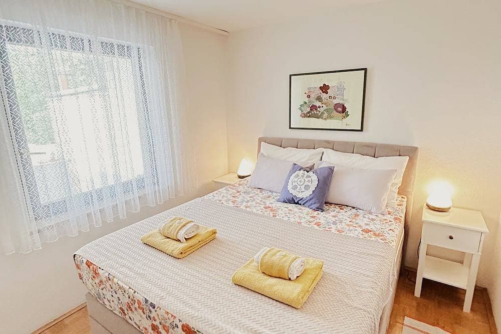 Foto 2 von 30: Geräumige 2 + 1-Wohnung mit großer Terrasse, nur wenige Schritte vom Sandstrand entfernt