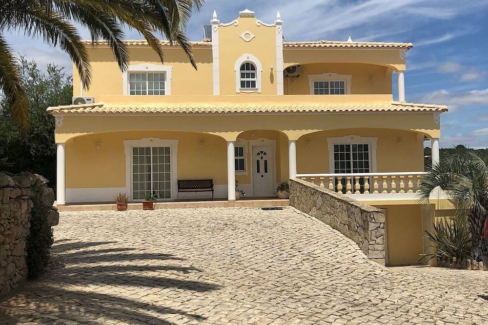 Wunderschöne Villa mit beheiztem Schwimmbad in Hügeln mit spektakulärem Ausblick 1