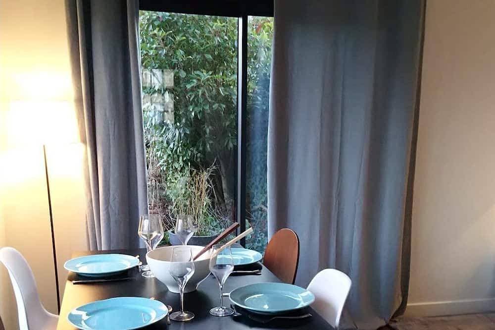 Foto 9 von 30: Steinhaus 4 Schlafzimmer, 2 Bäder. Stadtzentrum. Strand in 150 m. Sonniger geschlossener Garten