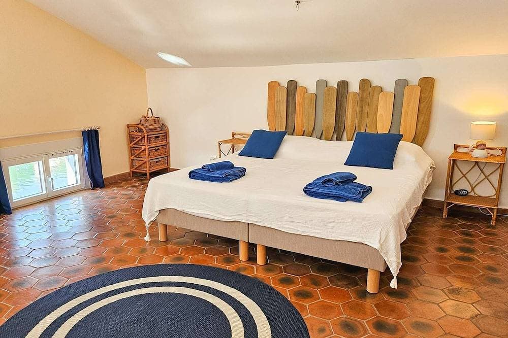 Foto 3 von 11: Apartment for 4 people in the heart of Port Grimaud – Canal views  et  Wi-Fi