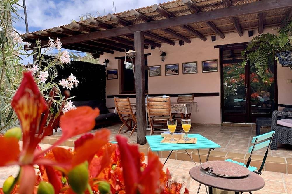 Villa in Lajares mit Whirlpool im Garten und Angeboten im September 1