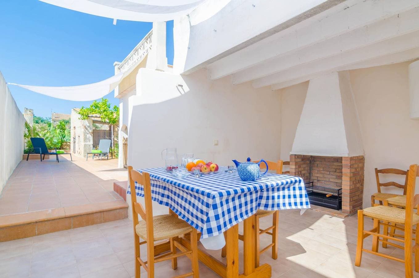 Foto 4 von 24: Villa für 4 Personen mit Garten