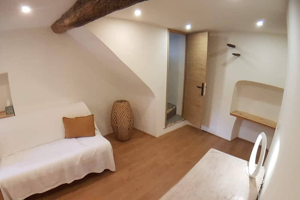 Foto 11 von 14: Mas Osmeea - Mimosa Suite.  On the 1st floor of a wing of the farmhouse, privacy preserved.