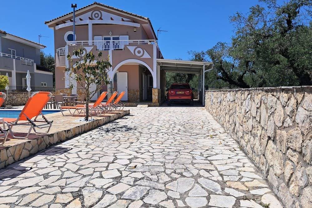 Luxury Villa, 'Villa Ella' with private pool in its own grounds 1