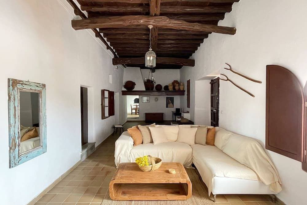 Foto 12 von 30: Authentic Ibicencan Finca in Sant Josep, close to Sant Josep town