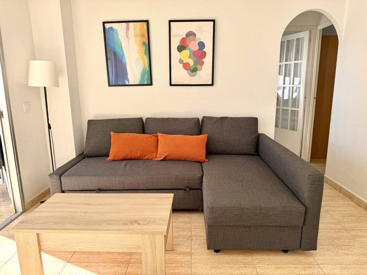 Foto 2 von 22: Spacious Family Apartment, 2 min walk to Levante Beach