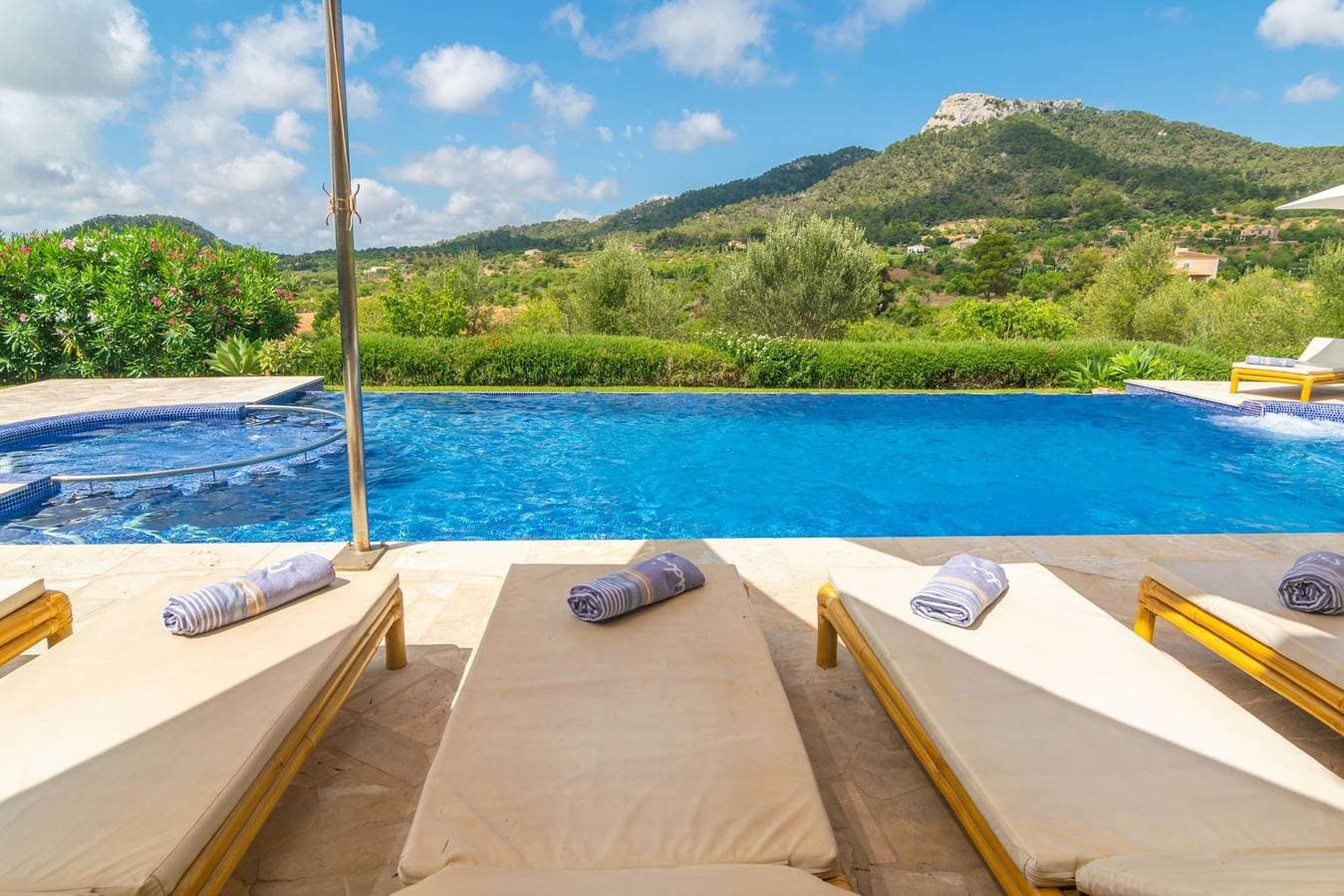 Foto 2 von 73: S'Albarcoquer - Wunderschöne Villa mit privatem Swimmingpool und gratis W-Lan