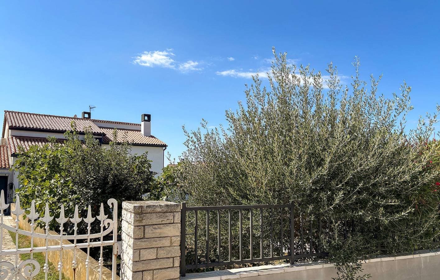 Foto 4 von 26: Charmantes Apartment mit Pool und Terrasse, 1,5 km zum Strand