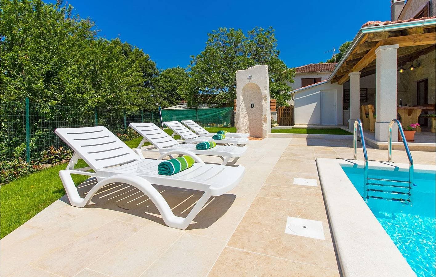 Foto 13 von 36: Gemütliche 100 m² große Wohnung mit Pool, WLAN und Parkplatz in der Nähe der Restaurants in Kringa