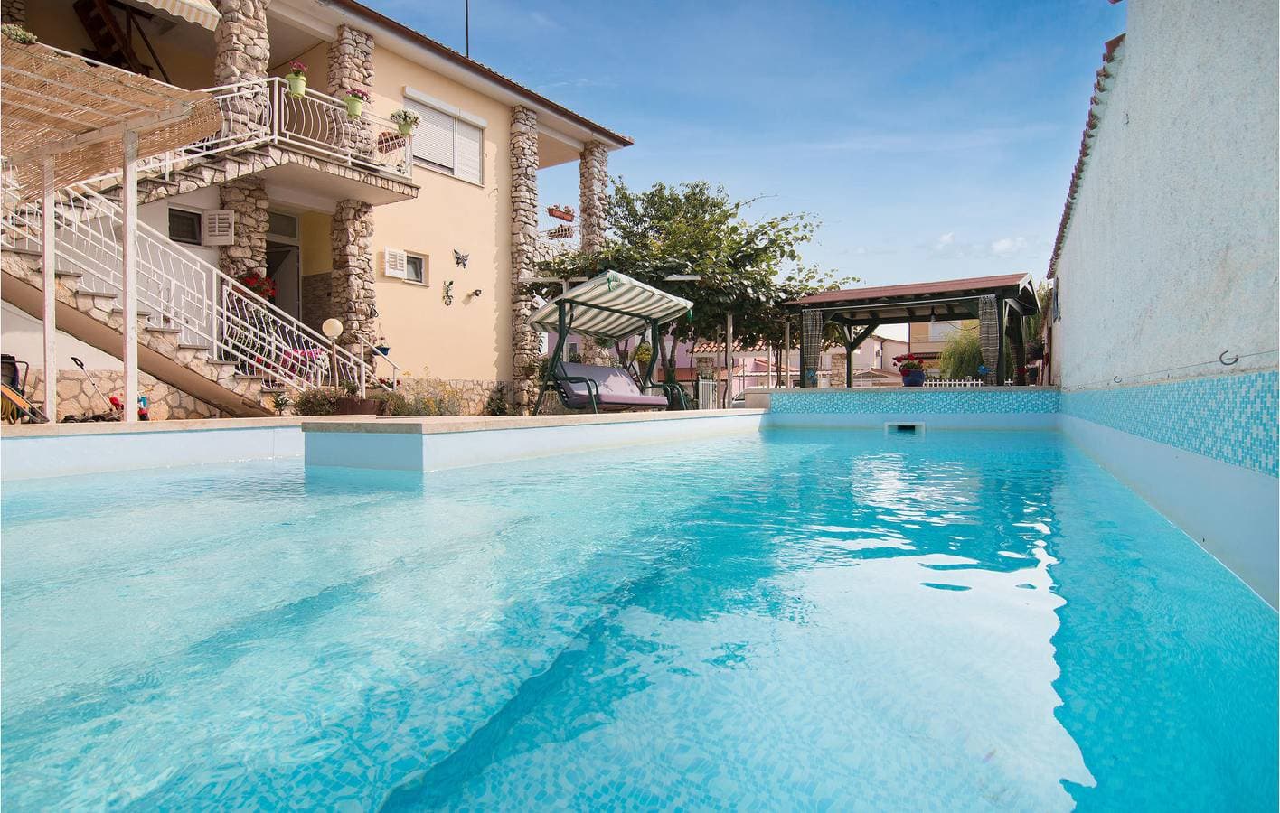 Foto 5 von 21: Gemütliche Ferienwohnung mit Pool, WLAN und Parkplatz, nur 2,5 km vom Strand entfernt
