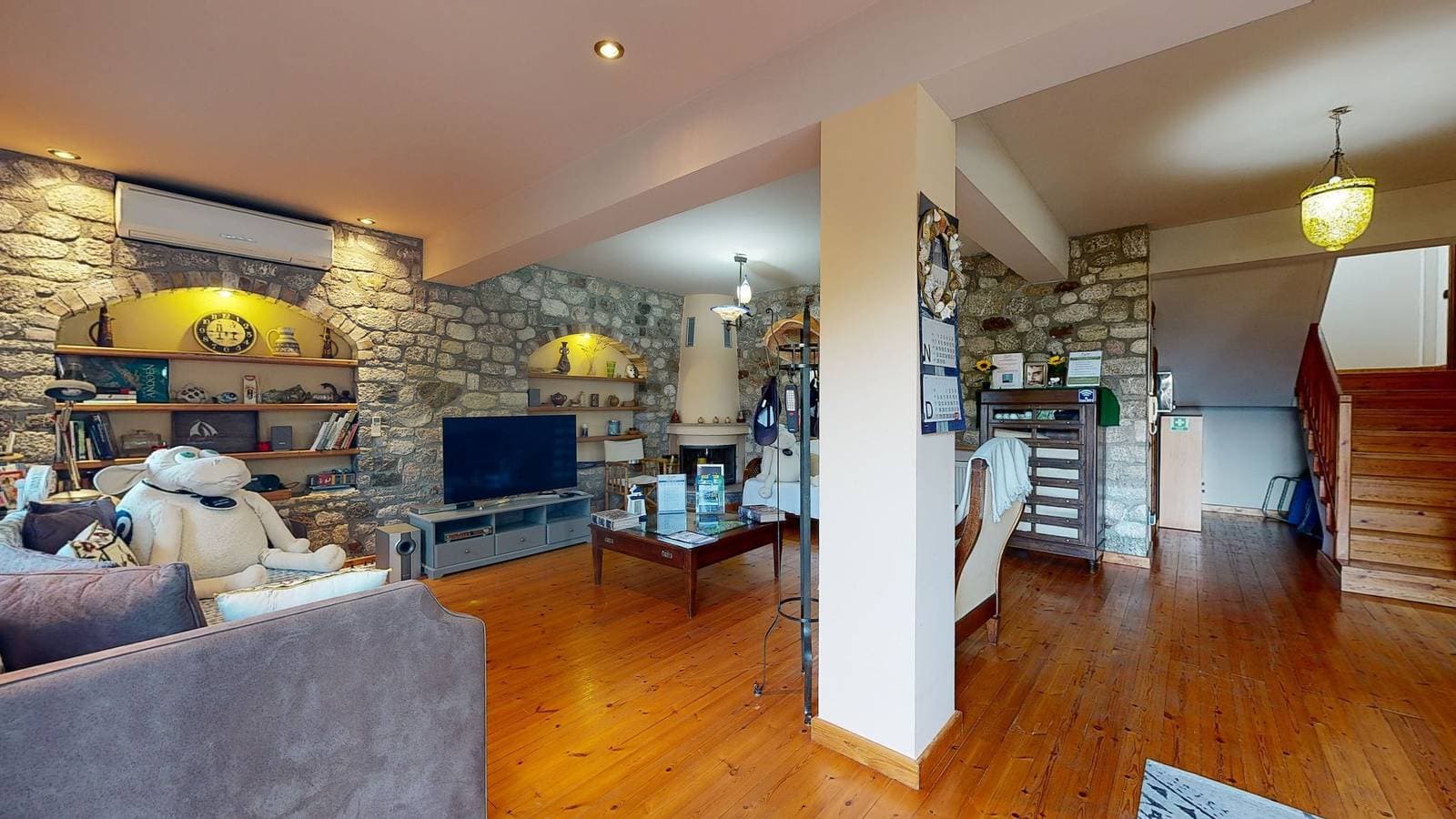 Foto 8 von 56: Villa für 6 Personen mit Balkon