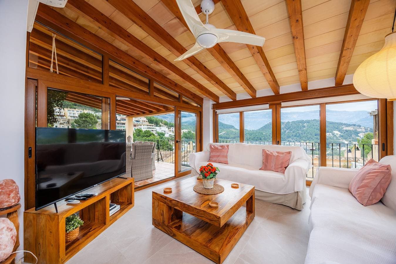 Foto 5 von 33: Ferienwohnung 'Carla' mit Bergblick, Wi-Fi und Klimaanlage