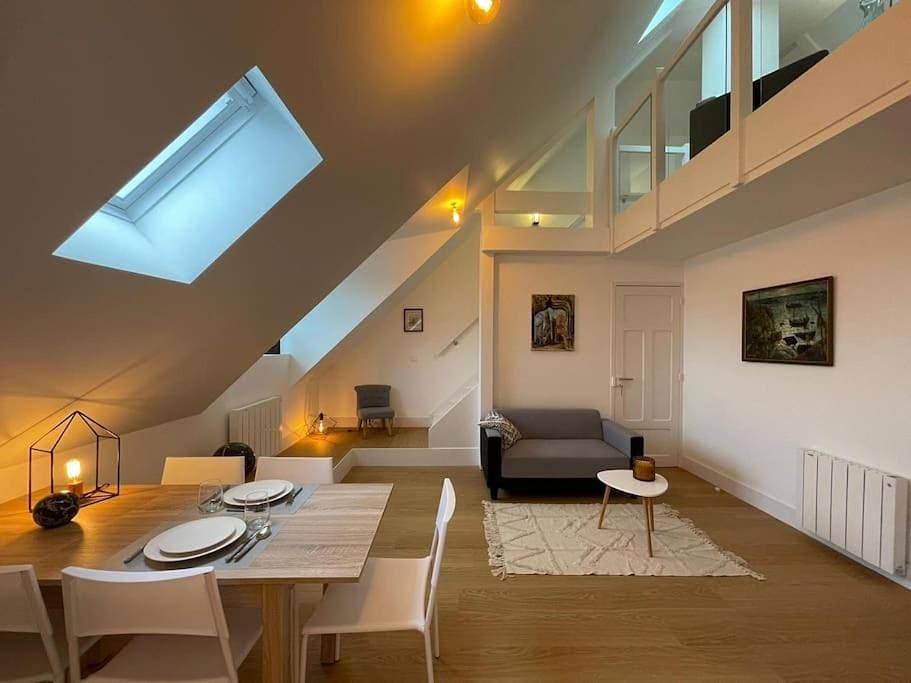 Grand appartement renové centre historique proche plages 1