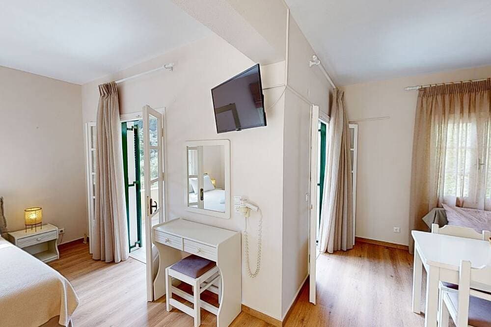 Foto 3 von 30: Andrikos Studio C mit Pool und zu Fuß vom Dorf entfernt