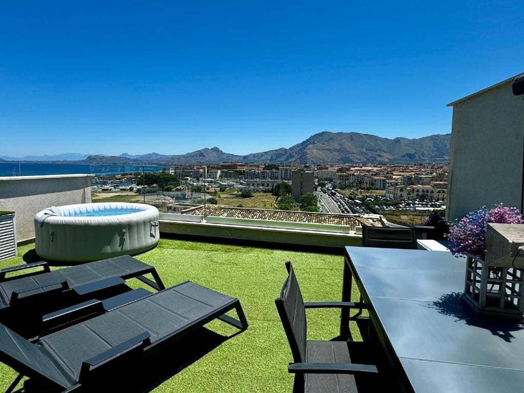 Foto 4 von 9: One-Bedroom Apartment with Rooftop Spa Bath