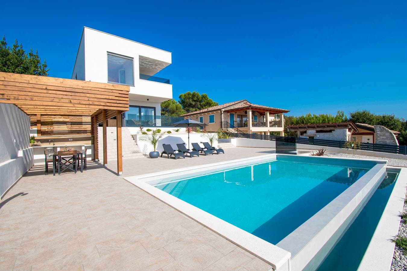 Foto 3 von 61: Neue Villa mit privatem Pool mit Meerblick