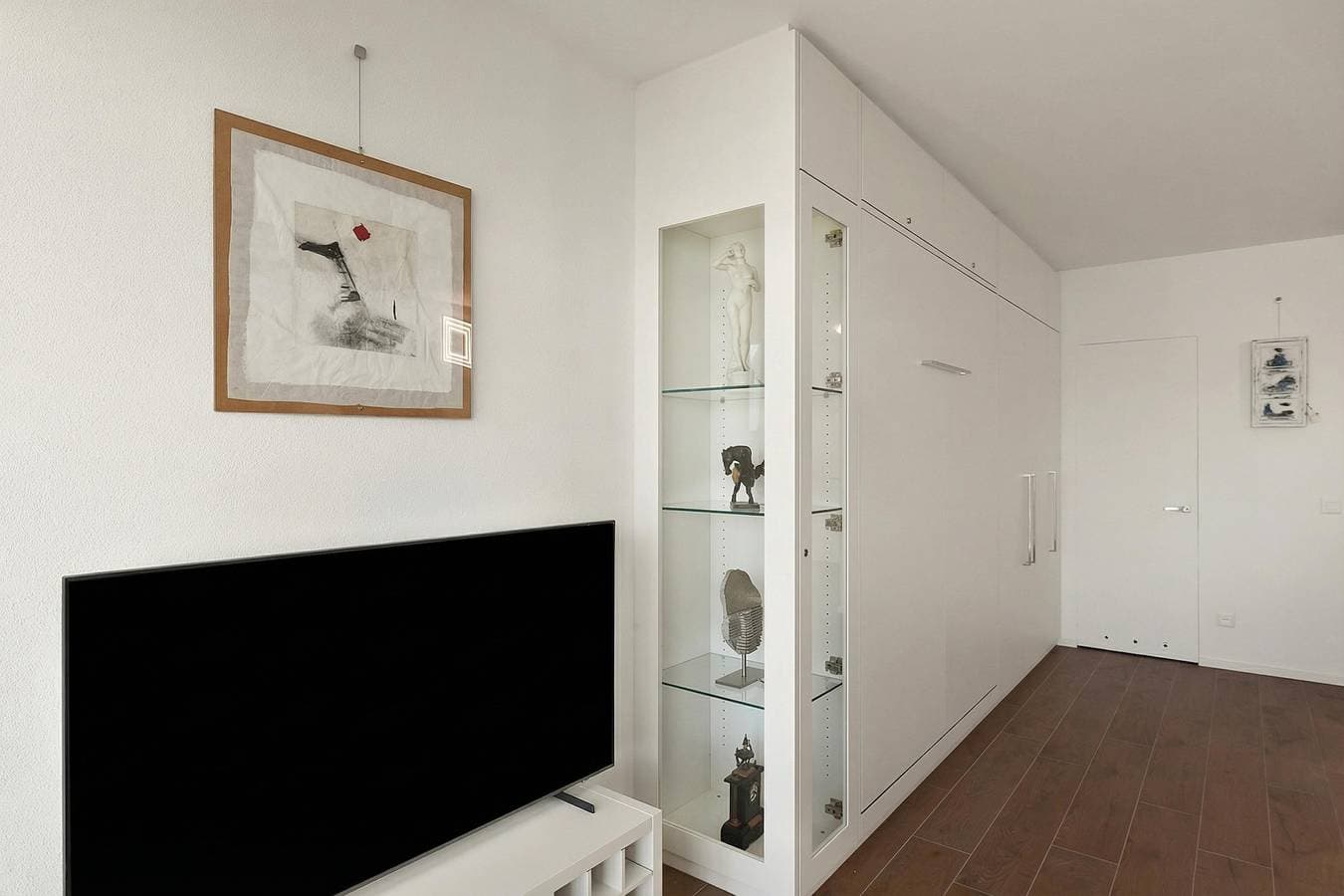 Foto 10 von 23: View and Art | Panoramic Lake View Studio, Lugano