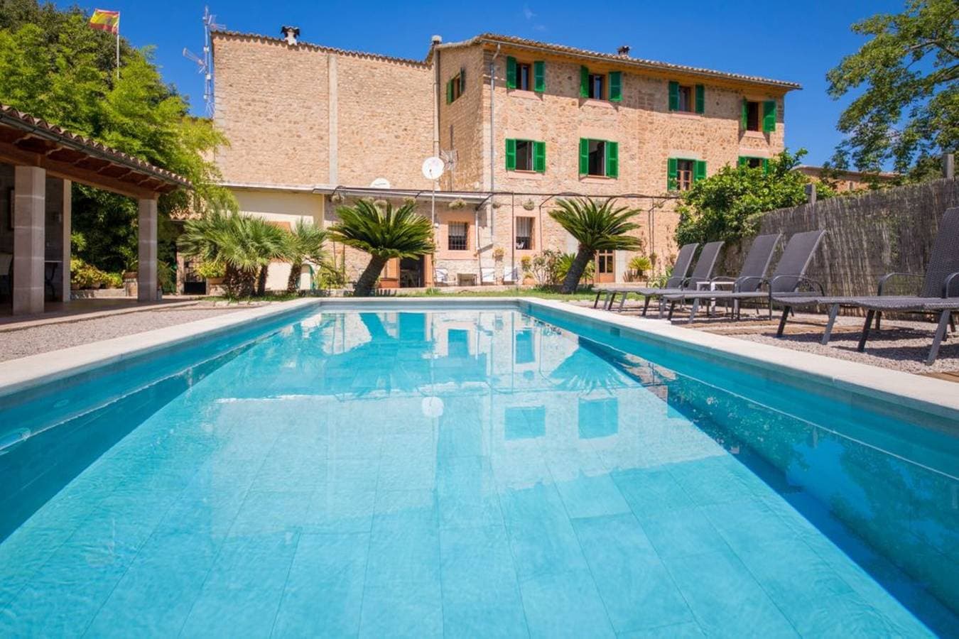 Foto 3 von 31: Villa Rae mit Bergblick, Wi-Fi, Garten, Terrasse & Pool