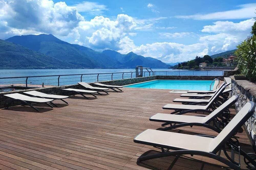 Lakefront Apartment w/ Pool & Balcony Sunrise by Larihome 1