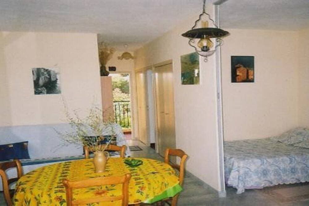 Foto 7 von 9: Wie ein Balkon auf der ganzen Klippe von Aajccio, Winter und Sommer!