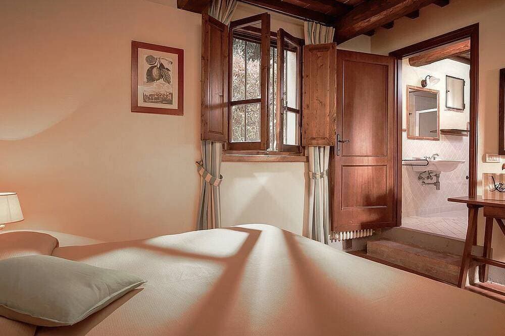 Foto 3 von 26: Casa Ramisia A: A characteristic and welcoming two-story apartment surrounded by a wonderful park, with Free Wi-Fi.