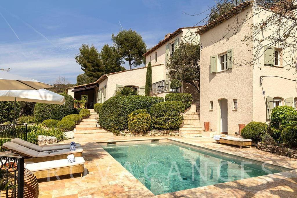 Foto 2 von 75: Exklusive Villa mit Panoramablick und privatem Pool in der Nähe von Saint-Paul-de-Vence
