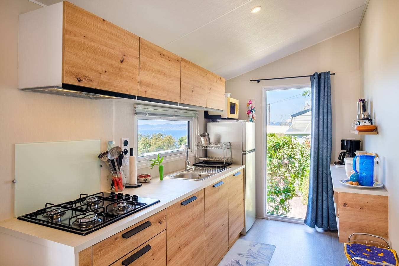 Foto 4 von 21: Ferienwohnung 'Mobile-Home Baia' mit Meerblick, privater Terrasse und WLAN