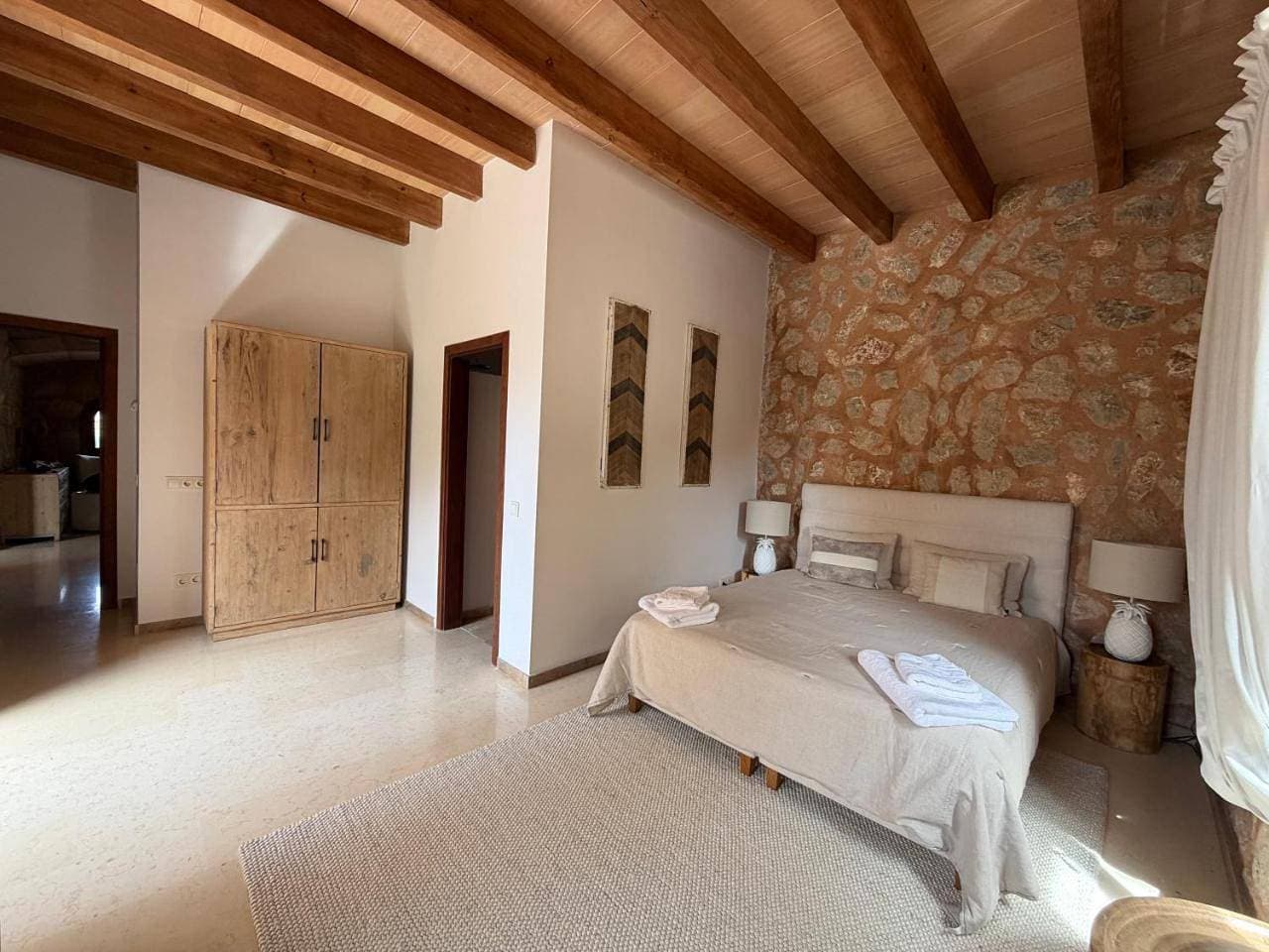 Foto 8 von 8: Double Room with Private Bathroom